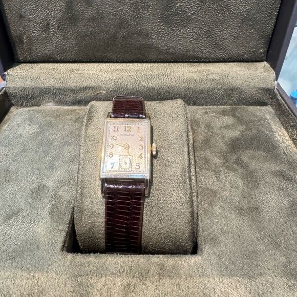 Vintage Hamilton 14K Yellow Gold Watch – Caliber 982M (Circa 1940s–50s) - Picture 6 of 9